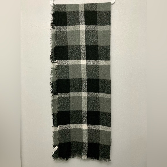 Plaid Small Fringe Scarf - Picture 7 of 10